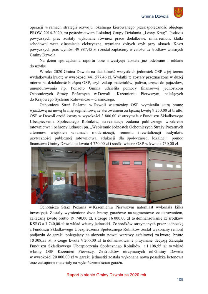 Dwuczęściowe zdjęcie wnętrza i zewnętrznej ściany garażu, czerwona brama segmentowa, jasne ściany i szare podłogi, słupy podtrzymujące dach.