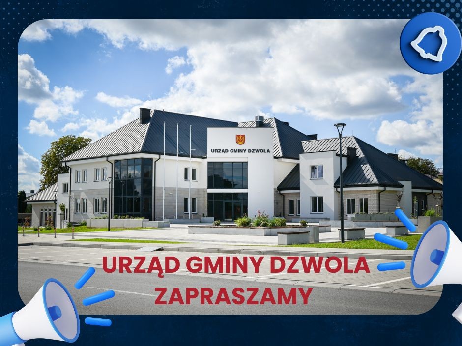 Nowoczesny budynek urzędu gminy z jasnymi ścianami, dużymi oknami i metalowym dachem na tle niebieskiego nieba z chmurami.
