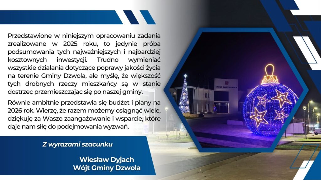 Oświetlona na niebiesko i złoto duża dekoracja świąteczna w kształcie bombki oraz podświetlona choinka przy budynku Urzędu Gminy Dzwola nocą.